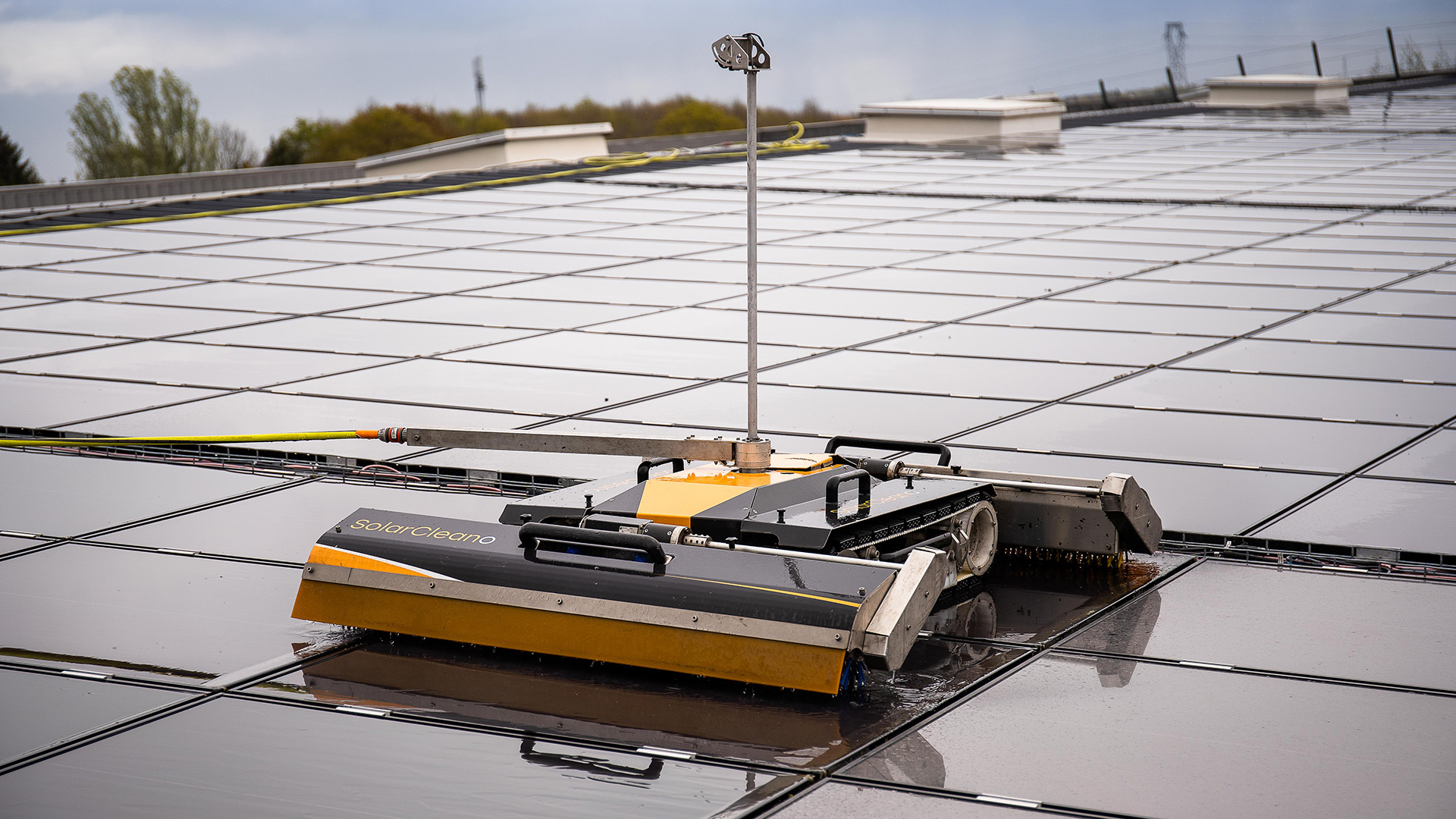 solar panel cleaning robot wet cleaning on fragile panels