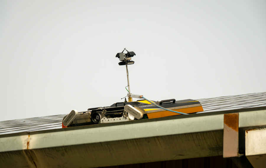 roof cleaning robot