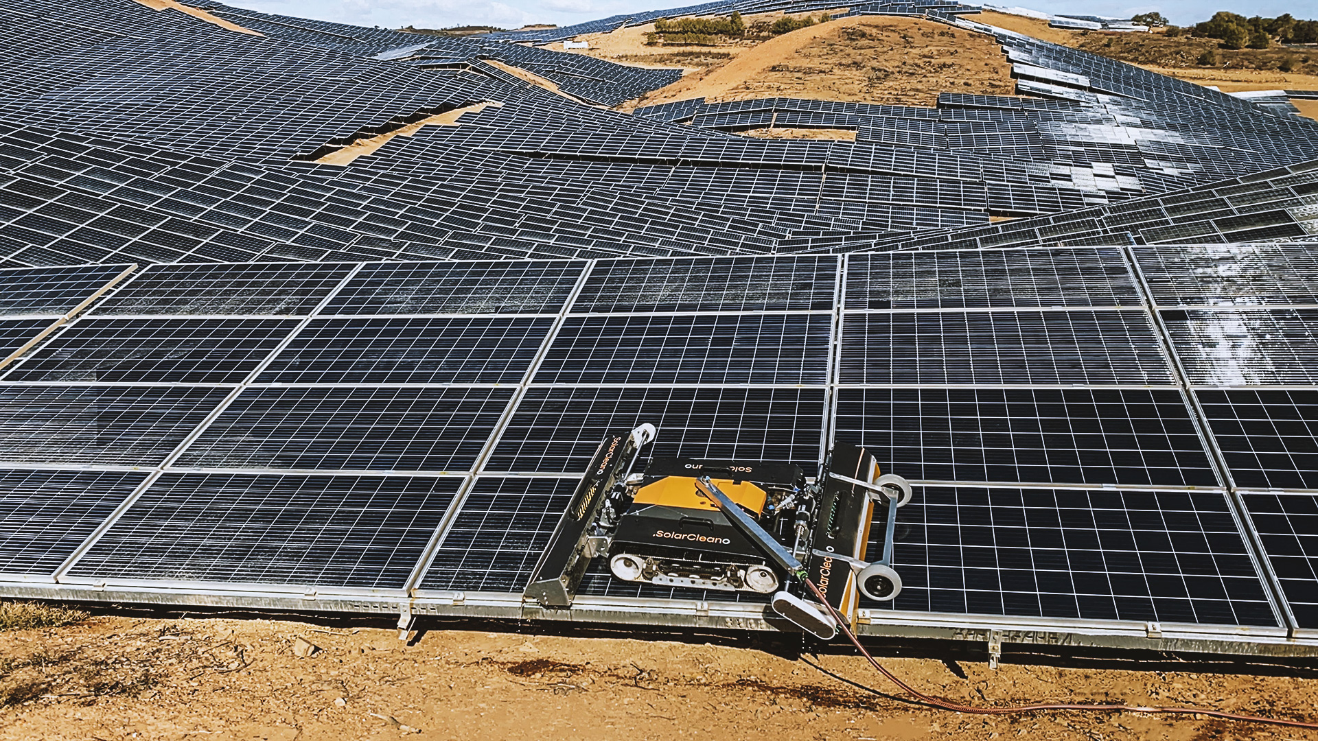 robotic waterless cleaning solar smart tracker with SolarCleano in dry areas