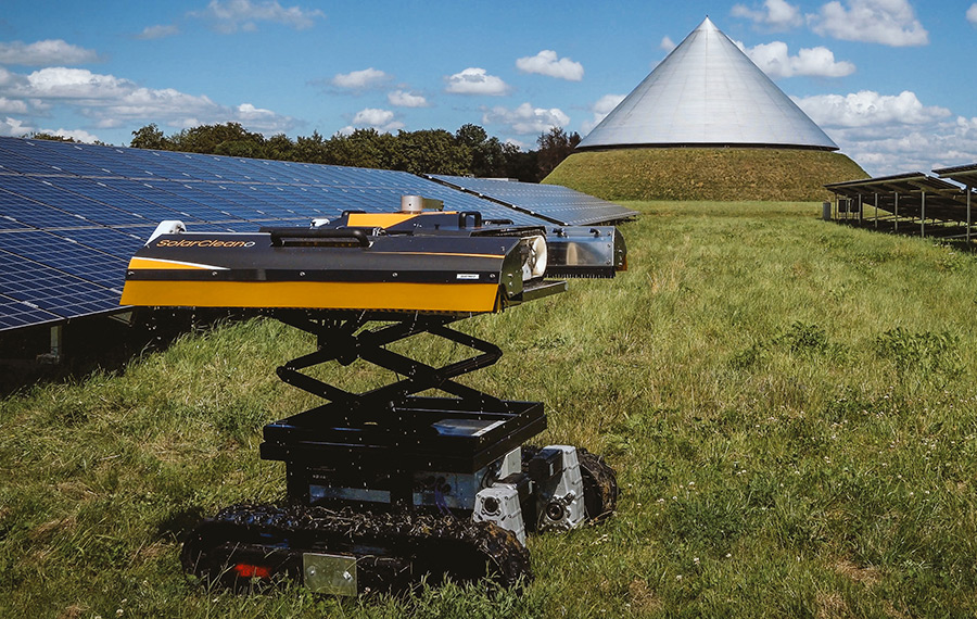 Moving solar panel cleaning machine
