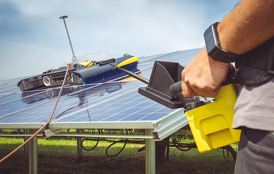 remote-controlled solar panel clean machine